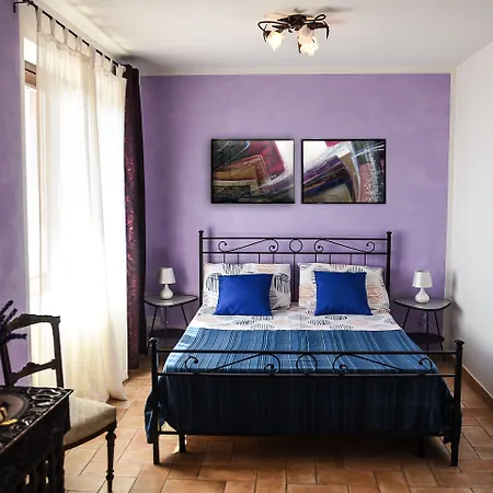 Oda ve Kahvaltı Sophie 3*