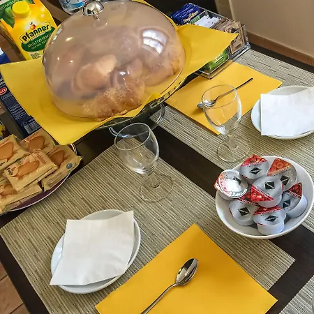 Oda ve Kahvaltı Sophie 3*